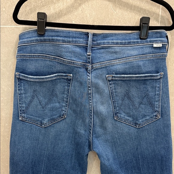 MOTHER The Rascal Ankle Fray Blue Jeans - Picture 9 of 10